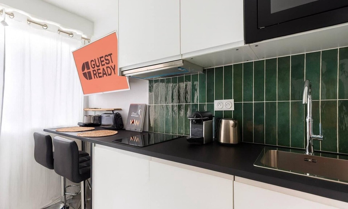 Chartrons Apartment | GuestReady - Bright modern studio, fast wifi