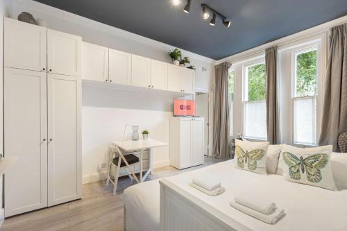 Addison Apartment | GuestReady - Charming Brook Green Studio