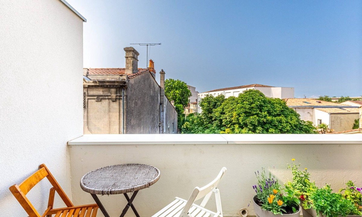 Nansouty-Saint-Genes Apartment | GuestReady - Charming retreat with a balcony