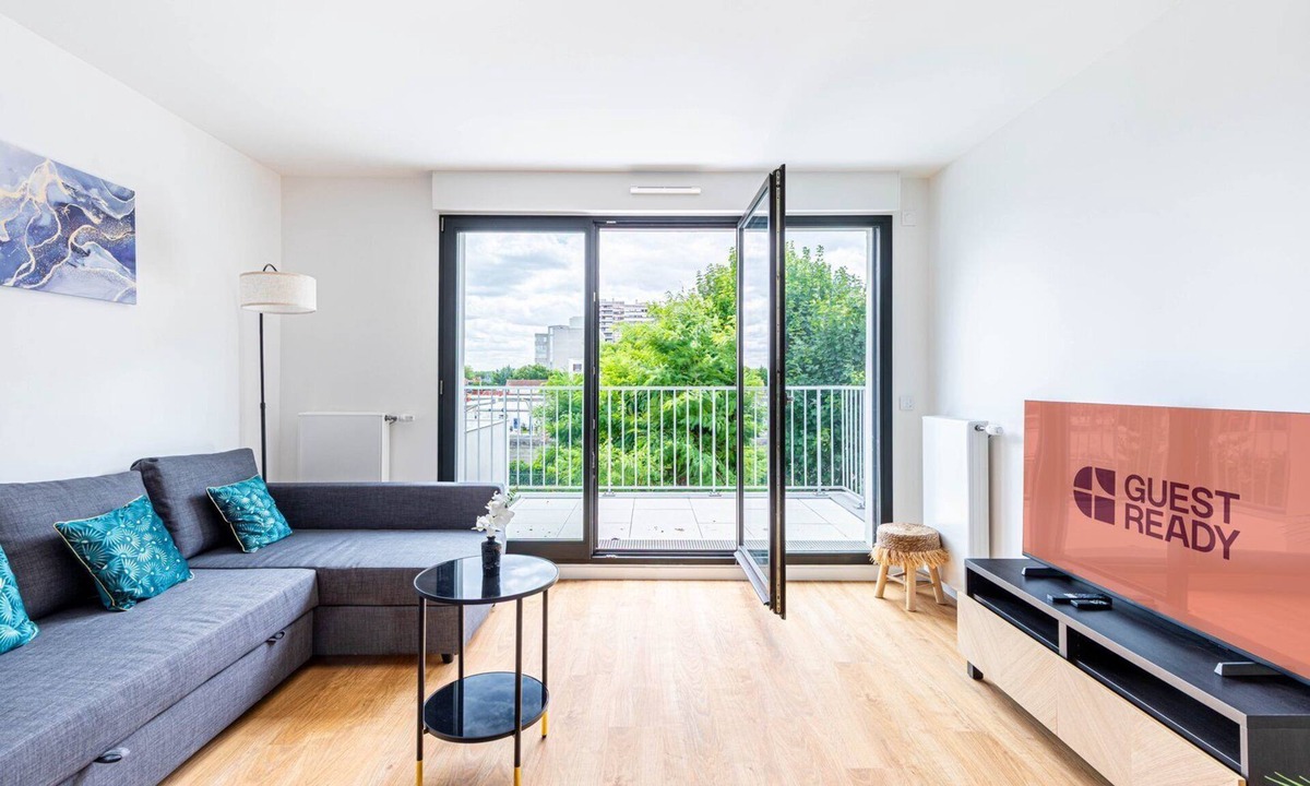 Villejuif Apartment | GuestReady - Cosy comfort with balcony