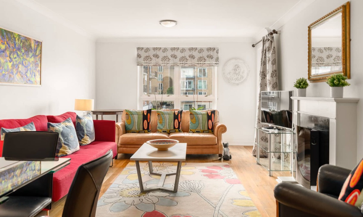 Rotherhithe Apartment | GuestReady - Print Galore with River Thames View