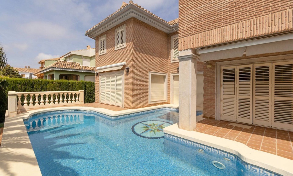 El Puig de Santa Maria Villa | GuestReady - Steps to the Mediterranean Sea