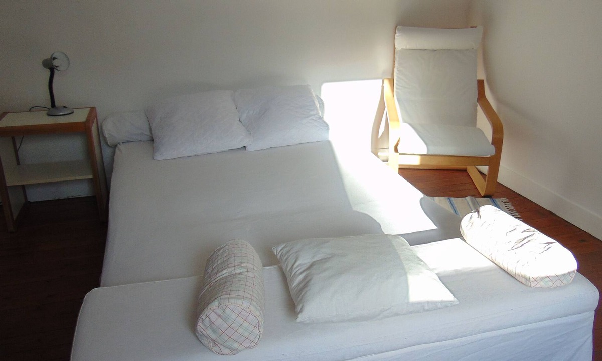 Petit-Couronne House | guestroom