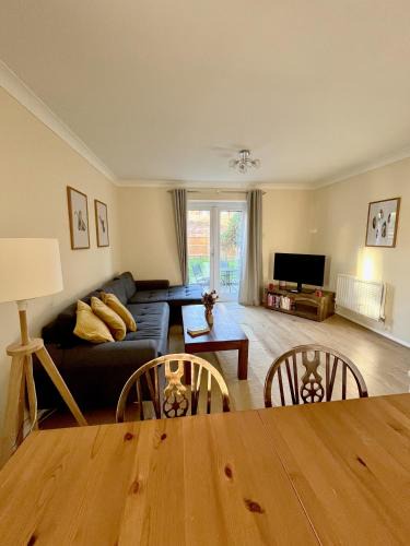 Guildford House | Guildford Townhouse with Parking