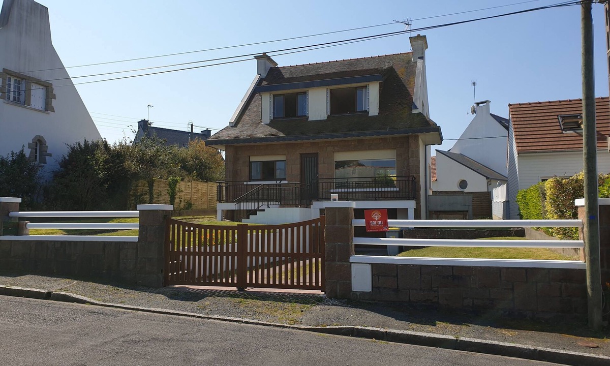 Perros-Guirec House | Guirec Dogs