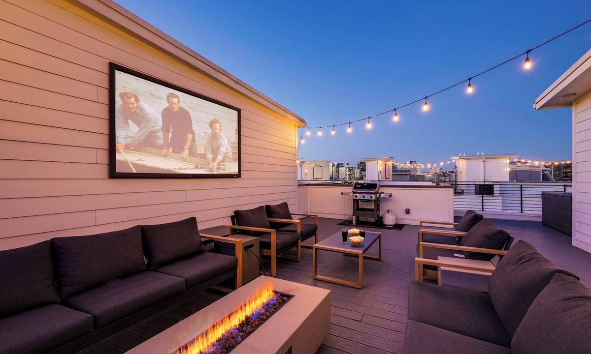 Edgehill Apartment | Gulch Walkable 3BR w/Roof Deck & Skyline View