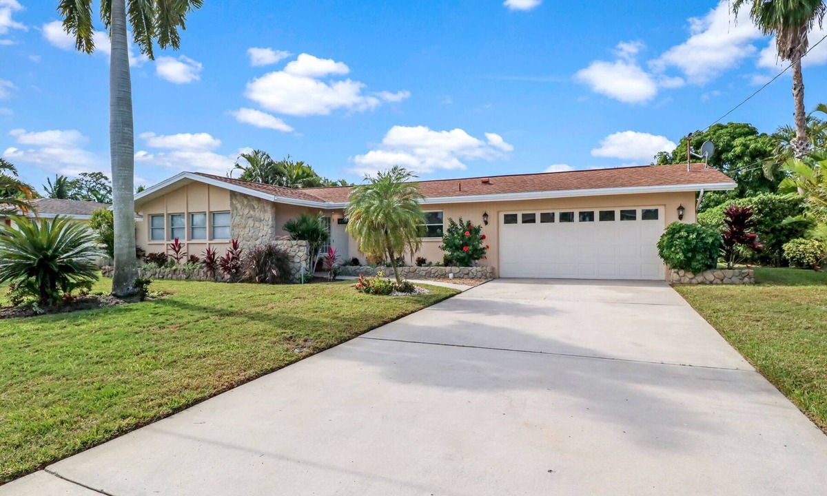 Caloosahatchee House | Gulf Access Paradise: Sunshine, Pool & Perfect Location