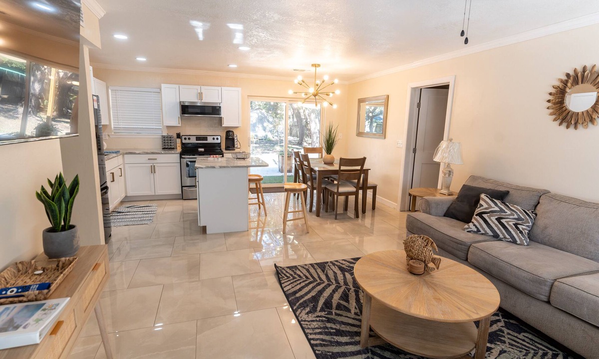 Gulf Breeze House | Gulf Breeze- 10 min to beaches, 4bed, 2.5bath