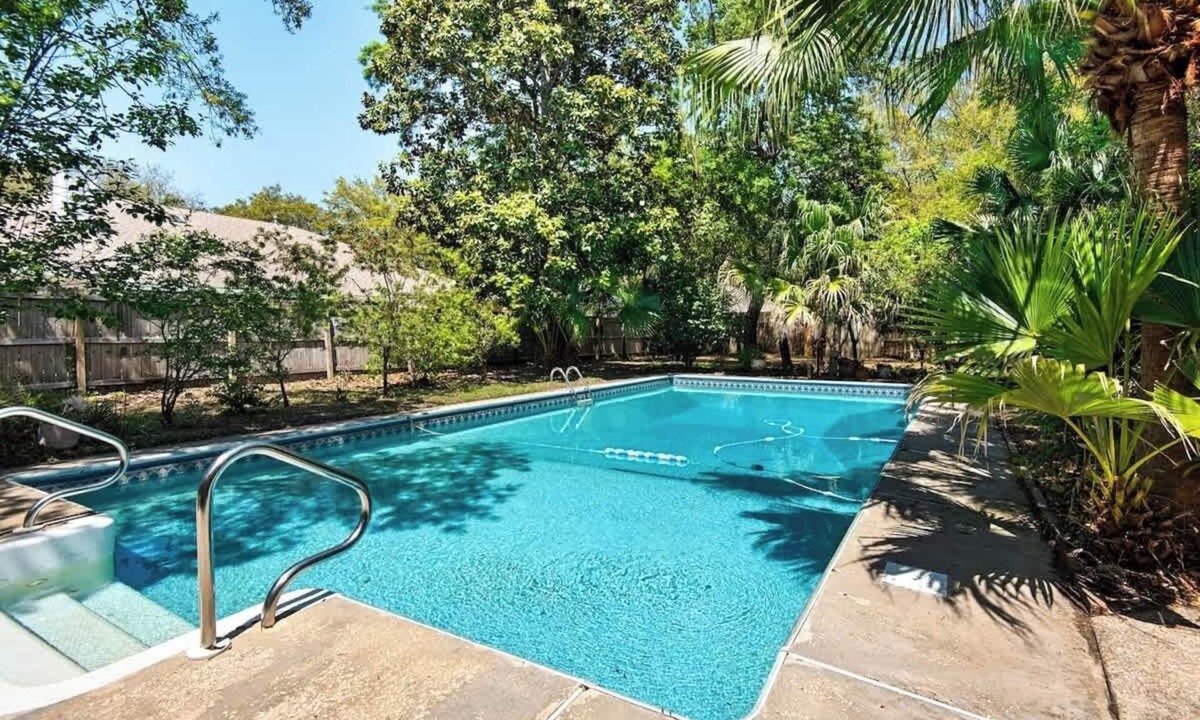Gulf Breeze Apartment | Gulf Breeze Oasis with Private Pool