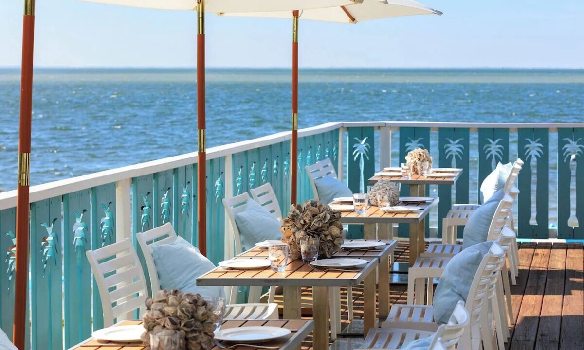 Pinellas Point Hotel | Gulf Coast Getaway | Exclusive Cabana Access | Downtown St. Pete Nearby