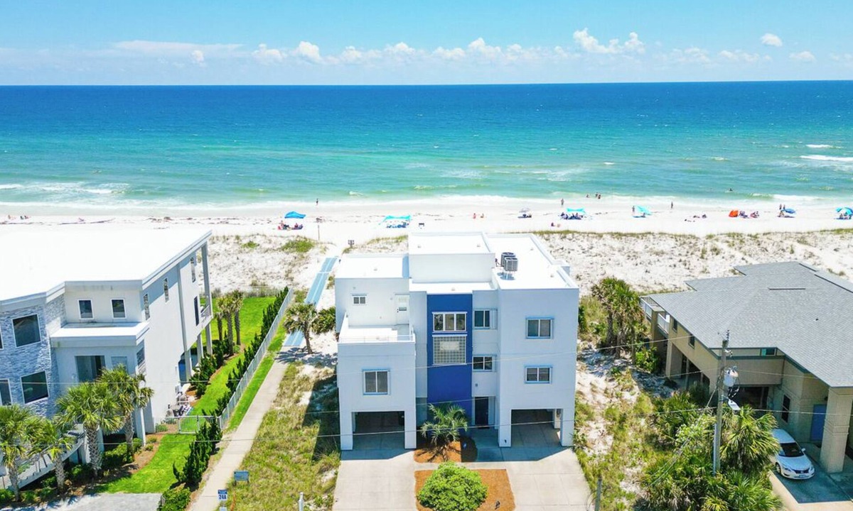 Villa Primera House | Gulf Front 5B Home - Sleeps 18!