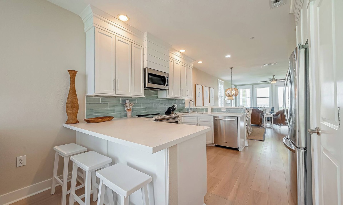 Red Fish Cove Condo | Gulf-Front BEACHFRONT Bliss! Open Kitchen-Community Pools-Bunk Room-Balcony