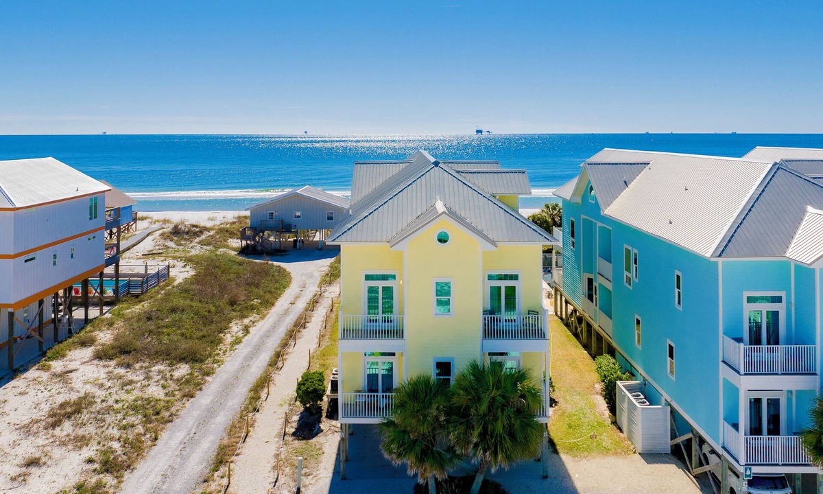 Southpointe House | Gulf Front | Community Pool | Elevator