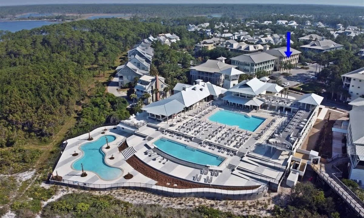 Beach District Condo | Gulf Side Condo Steps from Beach-Community Pool