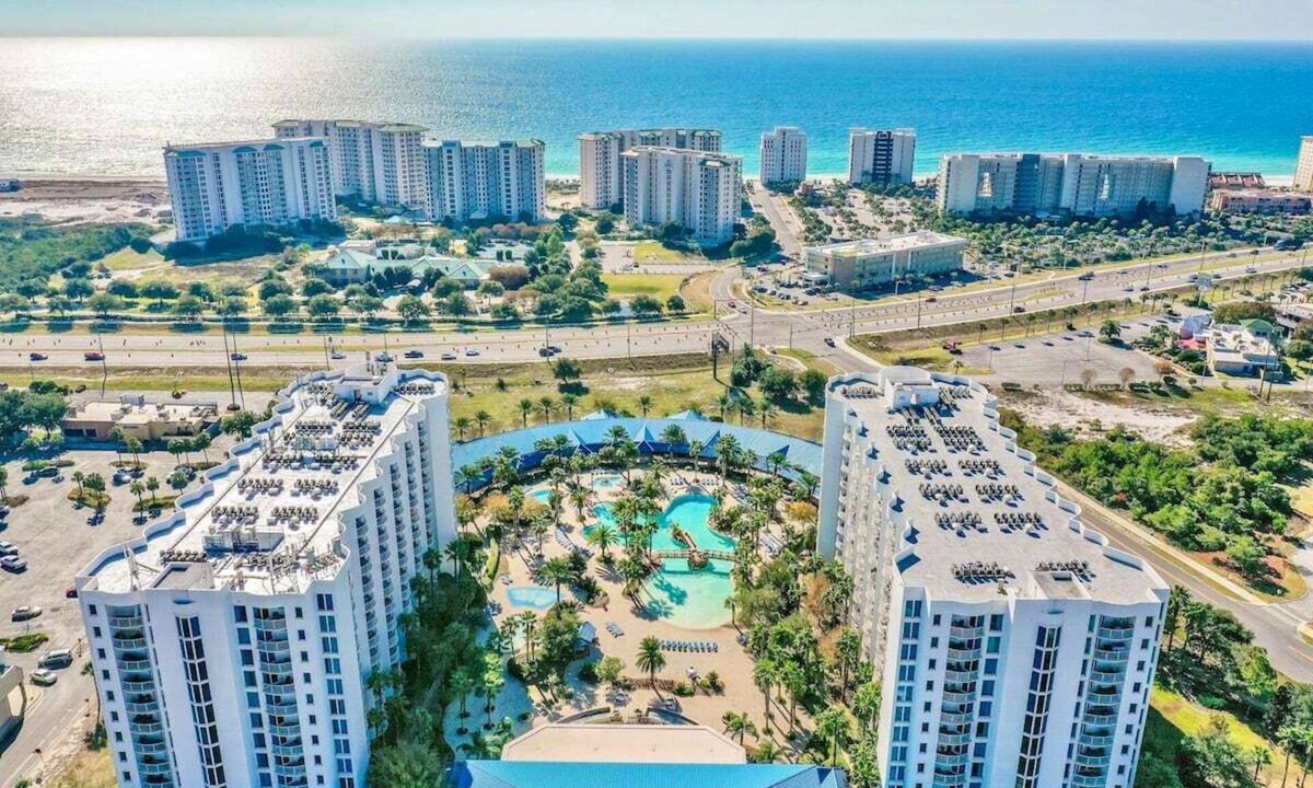 Destin Resort | Gulf View! 2bd/2ba. Walk to Beach. Pools open until 11:00pm!