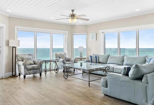 Villa Primera Apartment | Gulf-View 3BR Coastal Retreat with Pools and Beach Access