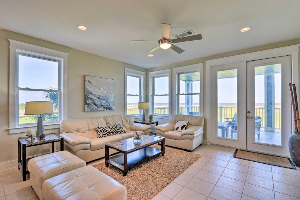 Red Fish Cove House | Gulf View + Beach Access: Galveston Resort Condo!