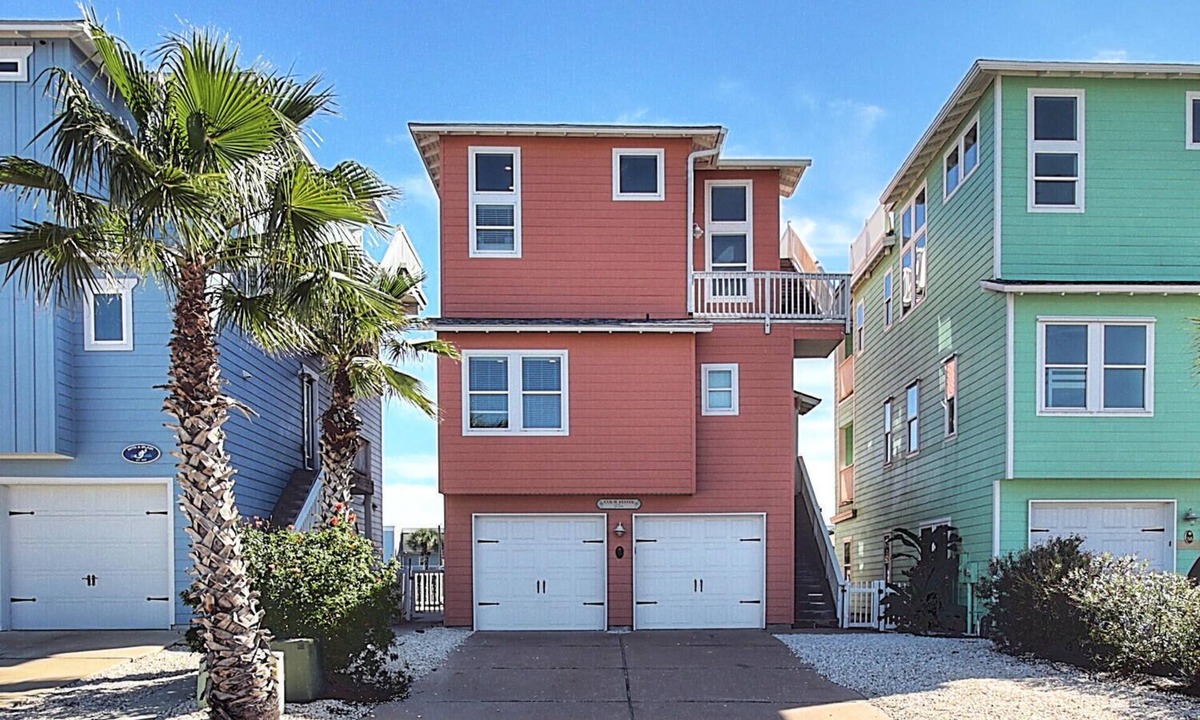 Port Aransas House | Gulf views from rooftop deck, 2 Heated community pools, Gated community!