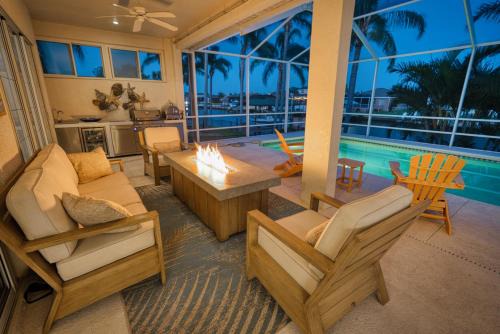 Apollo Beach House | Gulfcoast Oasis - 910 Golf Island Dr