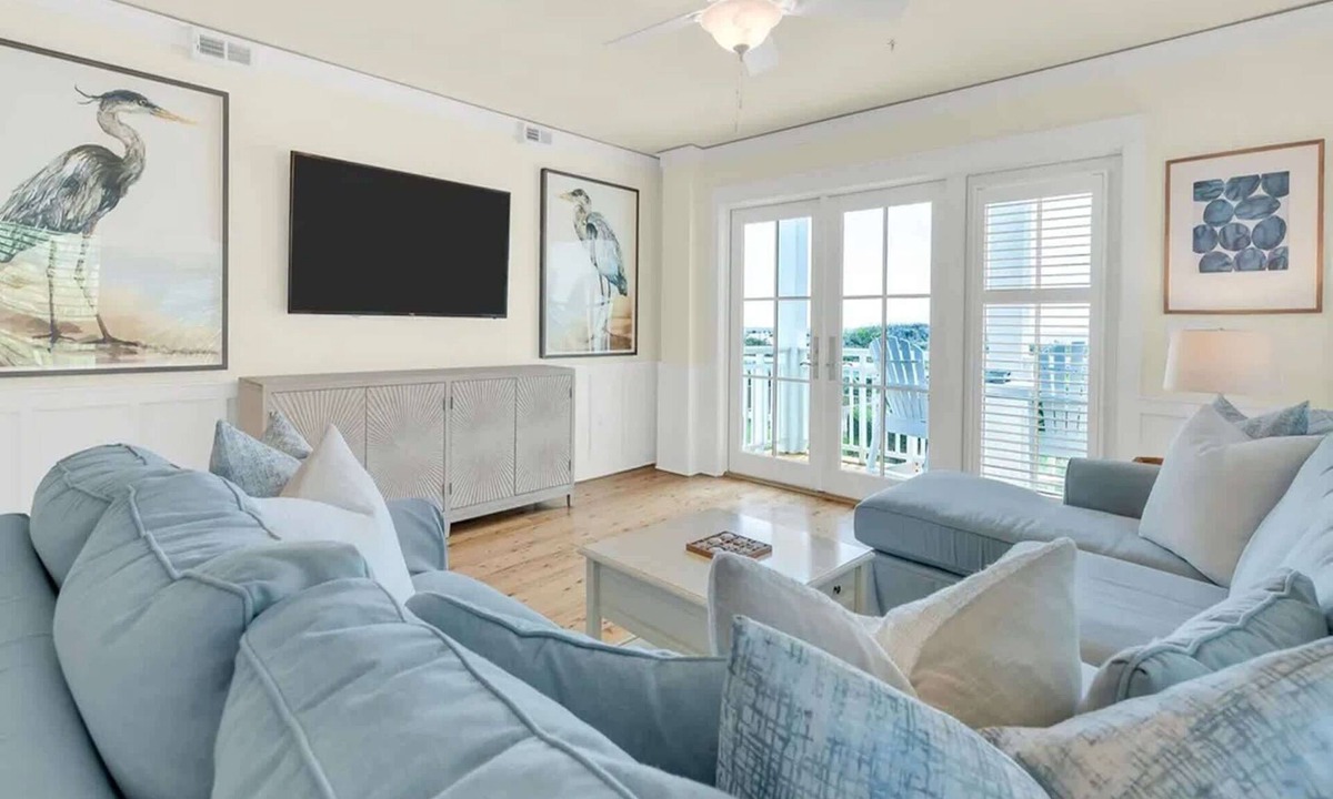 Gulf District Apartment | Gulffront Elegance in WaterColor