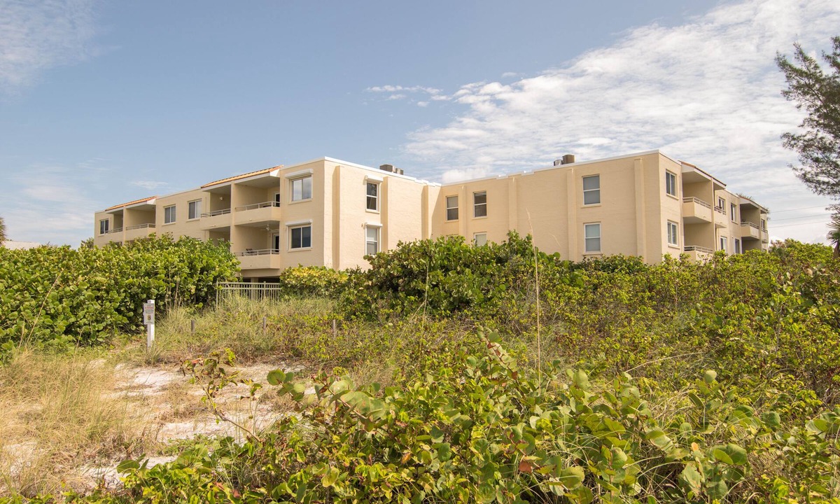 Holmes Beach Condo | Gulfsands 201 · Manatee Beach · Elevator · Pool