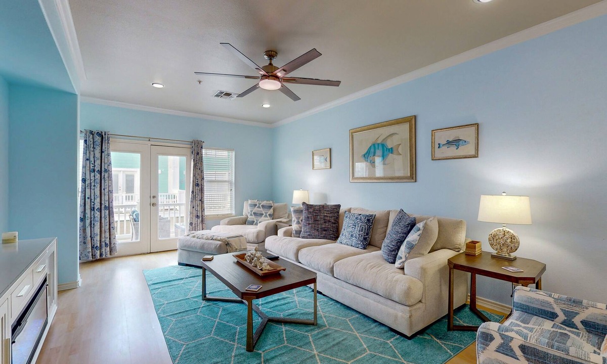 Port Aransas House | Gulfside Getaway | Large Balcony, Pool & Hot Tub | Walk to Beach