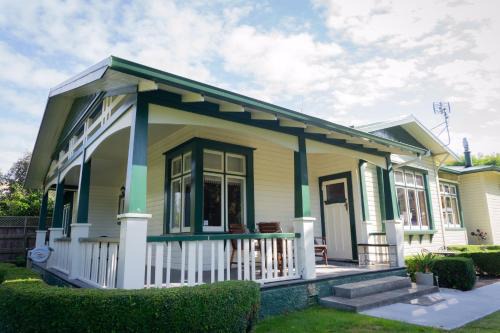 Whanganui Bed & Breakfast | Gumnut House.