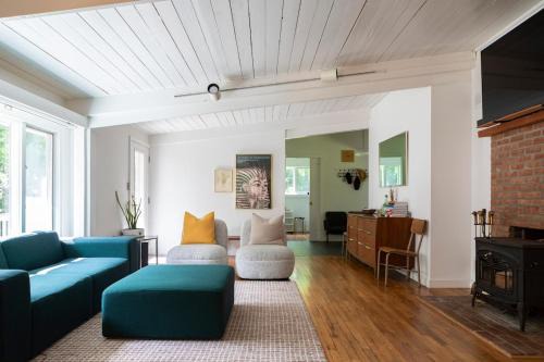 Cornwall Bridge House | Gunn Brook Mountain House