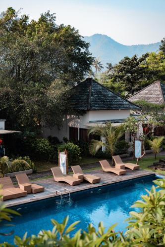 Purwakerti Hotel | Gunung Agung Timur