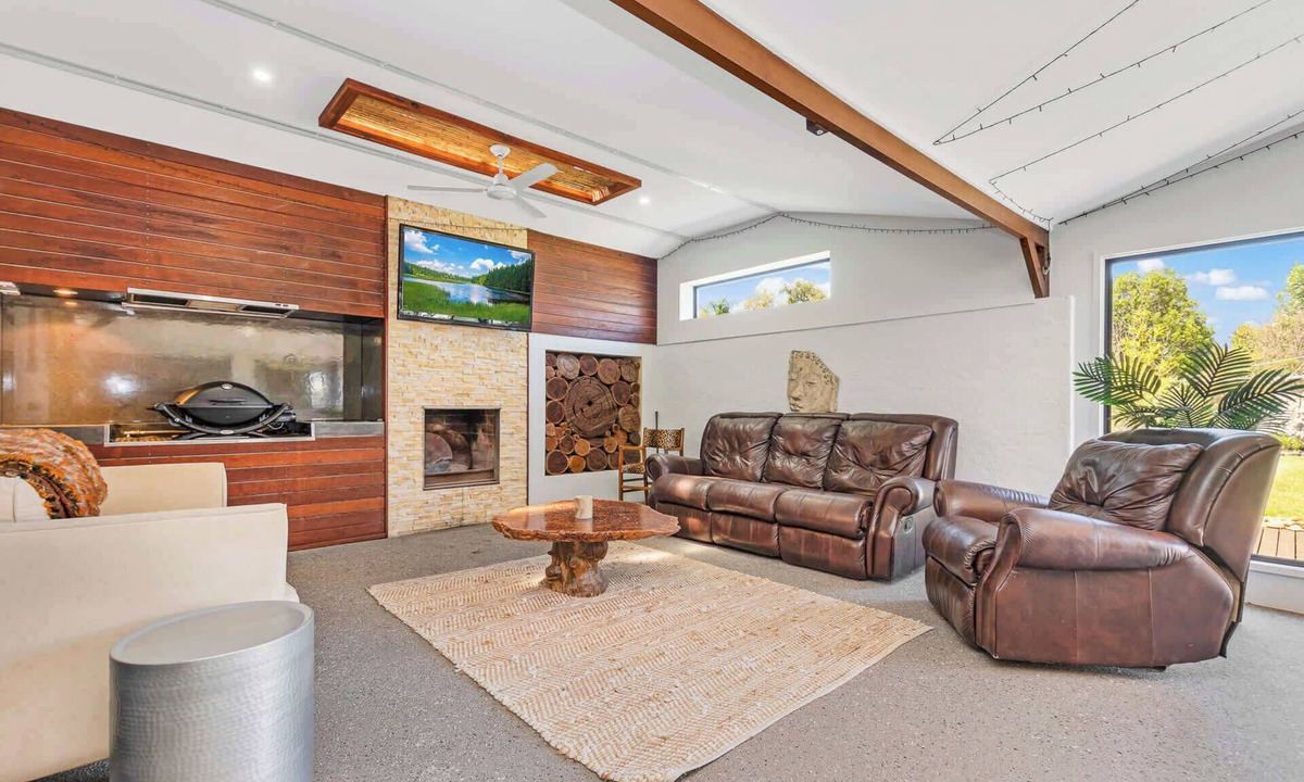 Moama House | Guthries Place - Echuca Holiday Homes