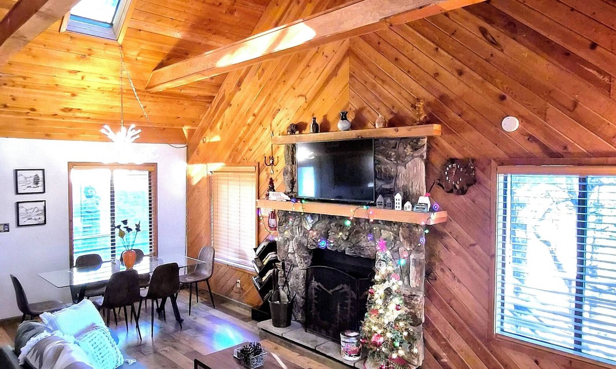 Ruidoso Cabin | Guys Getaway - Fabulous 3-bed/2 bath cabin centrally located in Ruidoso!