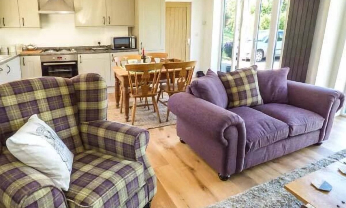 Welsh Frankton Cottage | Gwdihw