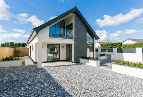 Rhosneigr House | Gwel y Wyddfa