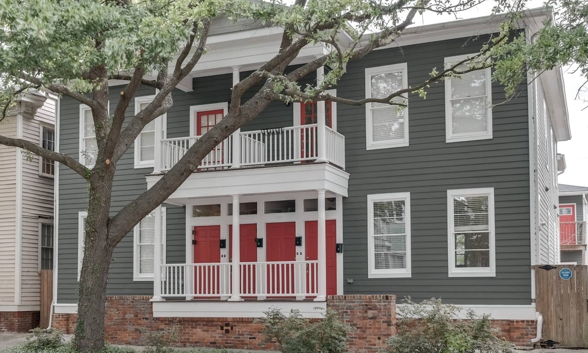 Beach Institute Condo | Gwinnett St Row: Historic 3 BR 2BA - Free Street Parking - Near Forsyth Park