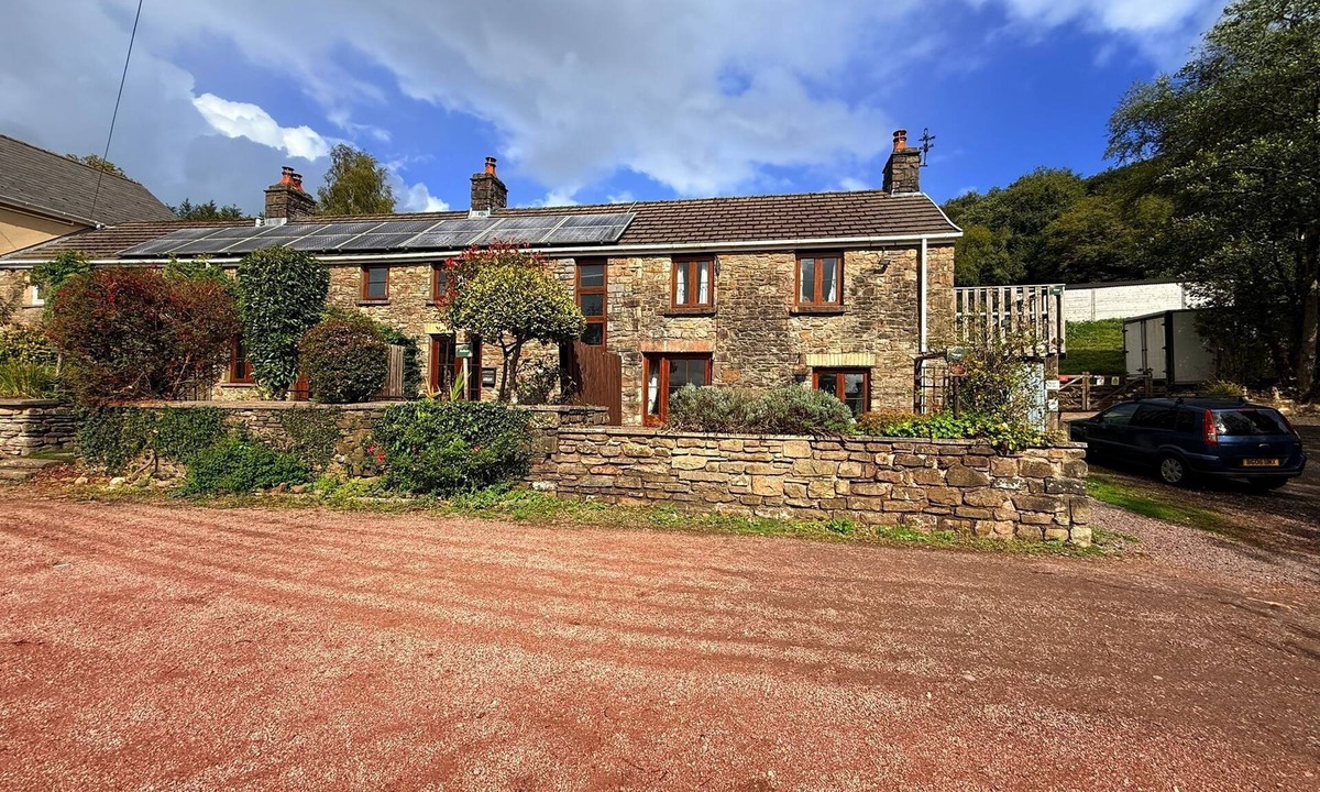 Cwmbach Apartment | Gwyn, twin only ground floor studio