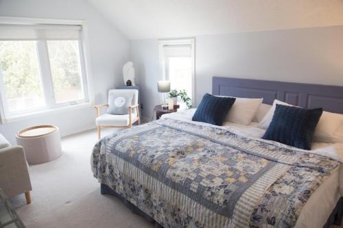 Jacksons Point Bed & Breakfast | Gypsy by the Lake Bed and Breakfast