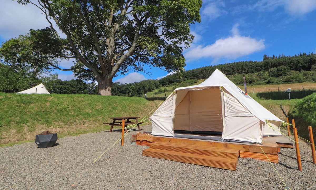 Glentress Cottage | GYPSY GLEN, romantic, with open fire in Peebles