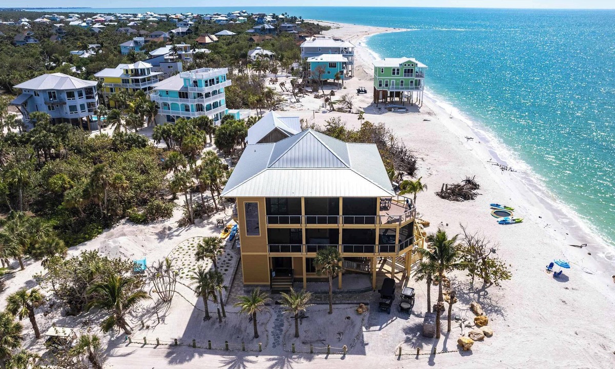 Jose's Hideaway House | Gypsy Wind: Gulf-Front w/Heated Pool, Hot Tub & Golf Carts