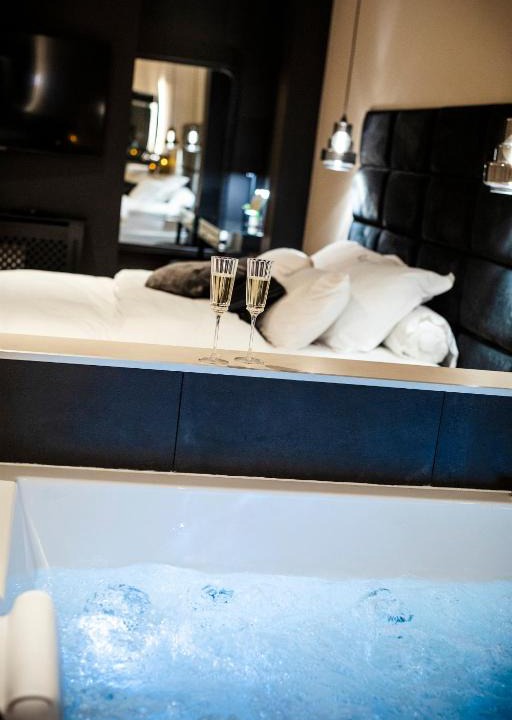 Saint Nicolas - Charles III - Ville vieille - Trois Maisons - Leopold Apartment | Hédoné Suite de luxe et Spa privatif