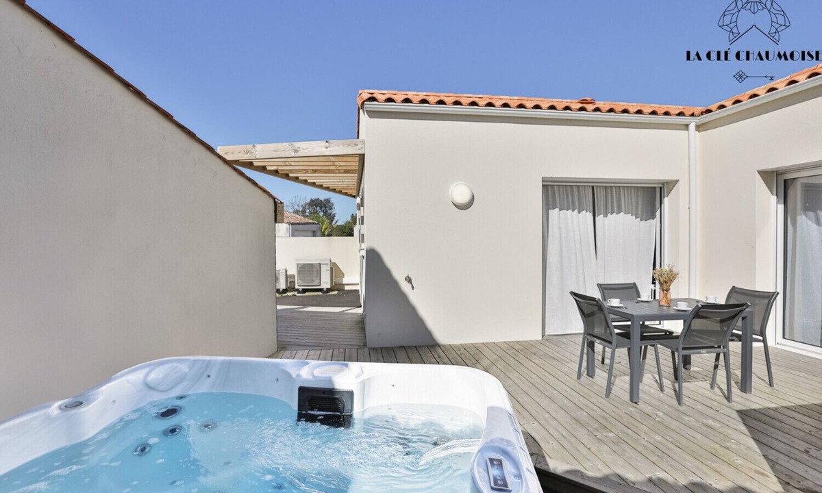 Olonne-sur-Mer Ski Chalet | Héron I Logement de standing 4 pers - jacuzzi privé