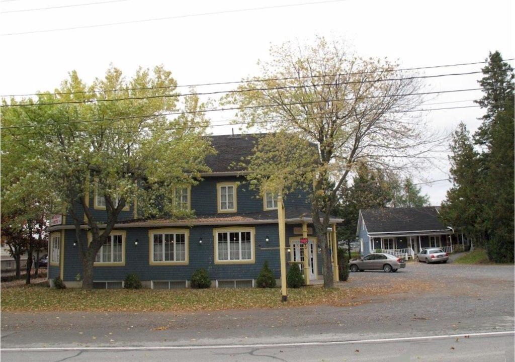 Saint-Alexandre-de-Kamouraska Hotel | hôtel Fleurs Karaïbes