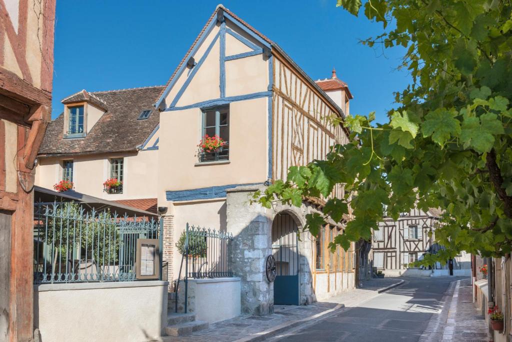 Provins Hotel | Hôtel Aux Vieux Remparts