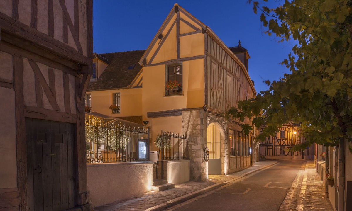 Provins Hotel | Hôtel Aux Vieux Remparts