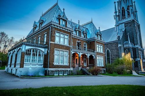 Chicoutimi Hotel | Hôtel Château Cran Chaud Chicoutimi