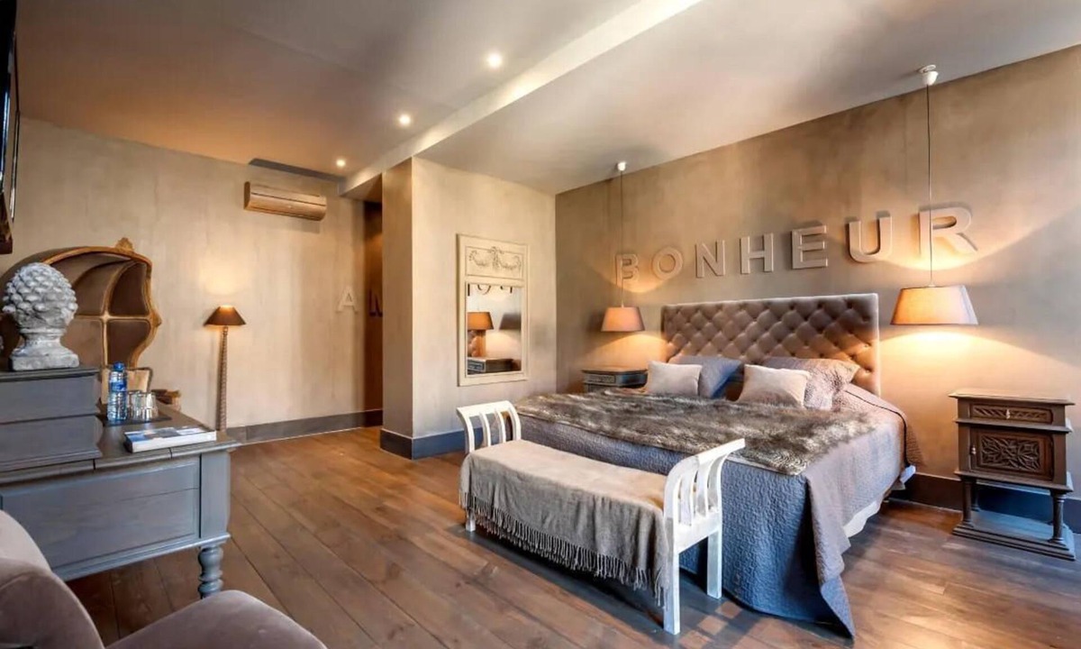 Chatillon-sur-Chalaronne Hotel | Hôtel de La Tour