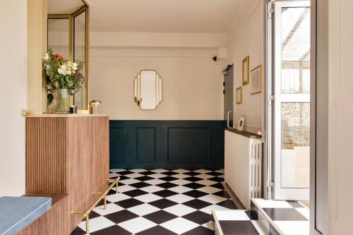 19th Arrondissement Hotel | Hôtel de la Comète