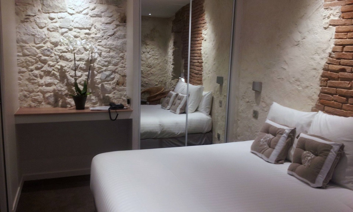 Aix-les-Bains City Center Hotel | Hôtel de la Couronne
