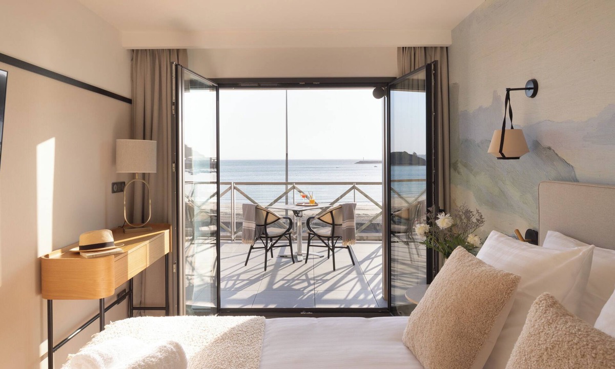 Erquy Hotel | Hôtel de La Plage Restaurant La Coquille