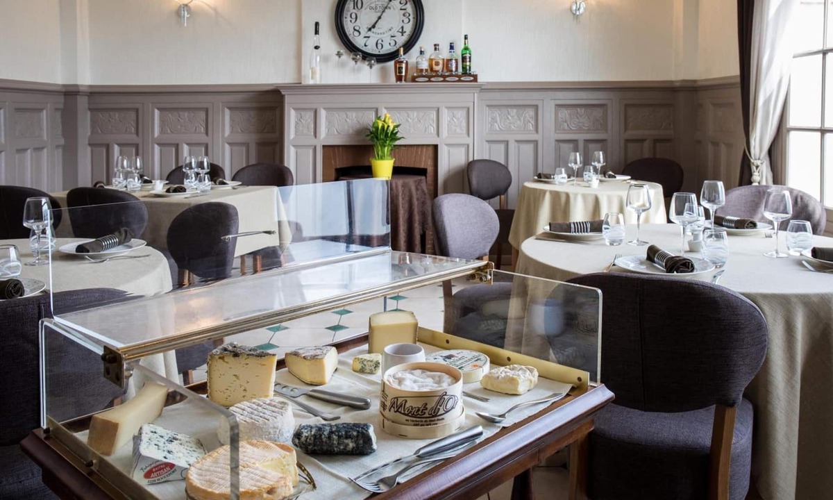 Le Mele-sur-Sarthe Hotel | Hôtel de La Poste