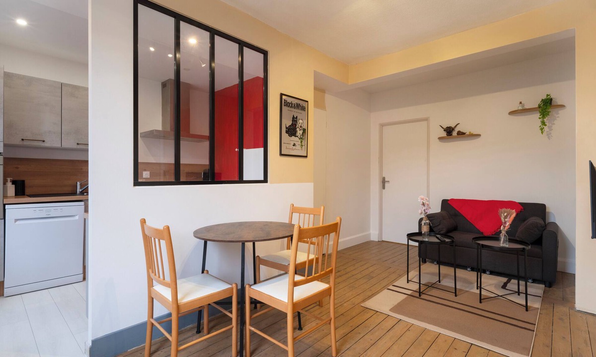Poincare - Foch - Anatole France - Croix de Bourgogne Apartment | Hôtel des Cousines – Capucine Apartment